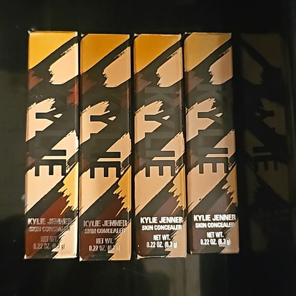 Kylie Cosmetics Concealer (Pick Your Shade) - Picture 2 of 10